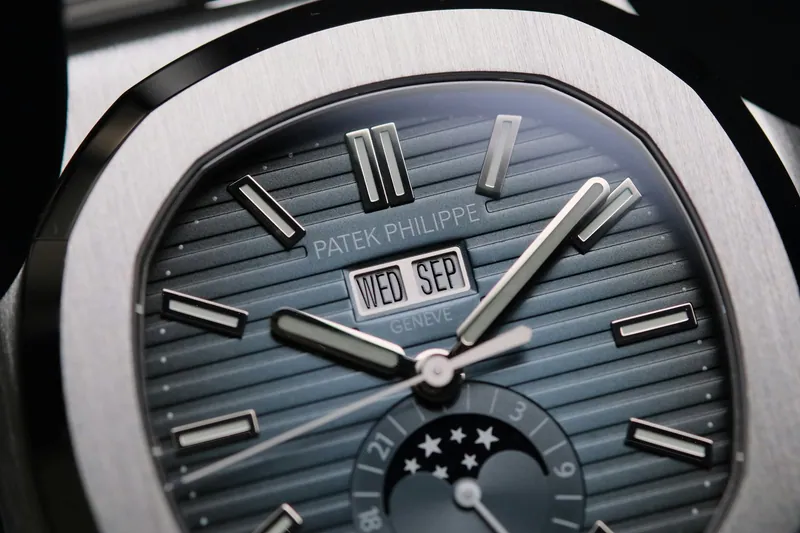 Λεπτομέρεια πραγματικού ρολογιού Patek Philippe